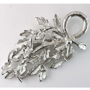 Vintage Monet silver tone floral leaf spray brooch pin ✨